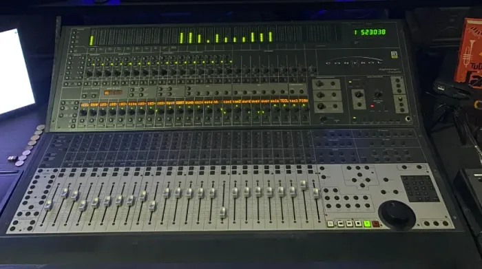 Mesa de som controladora Digidesign Control 24