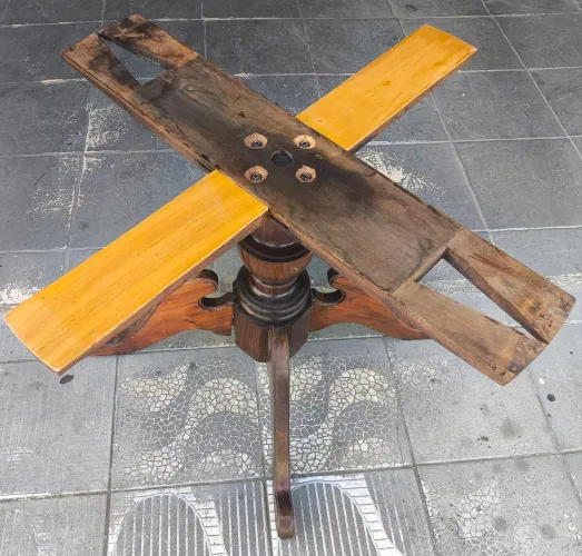 PÉ DE MESA MADEIRA MACIÇA EM ÓTIMO ESTADO!!!
