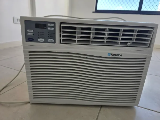 Ar-condicionado de Janela Fontaine 10.500 Btus com controle