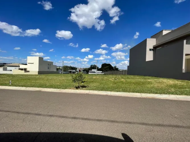 Terreno em Condomínio para Venda em Álvares Machado / SP no bairro Condomínio Valência 2