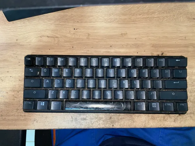 Teclado Mecanico Gamer HyperX Alloy Origins, 60 %RGB, Switch Vermelho, Preto