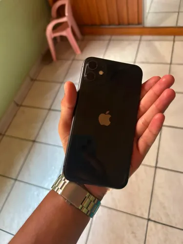 Vendo iPhone 11 1100 reais