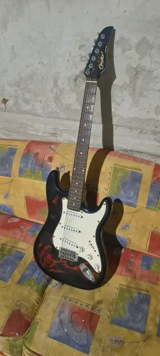 Guitarra Conor funcionando perfeitamente só com um detalhe na a tarraxinha mi