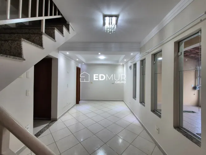 SOBRADO para ALUGUEL com 72m² no bairro Parque Oratório com 3 quartos e 2 vagas. Santo And