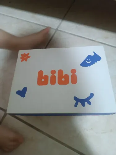 Sandália Bibi Semi nova pouco uso tamanho 21