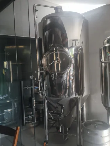 Tanque fermentador cônico 800 L auto-refrigerado