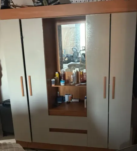 Vendo Guarda Roupas 4 portas