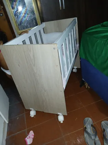 VENDE-SE URGENTE MINI BERÇO