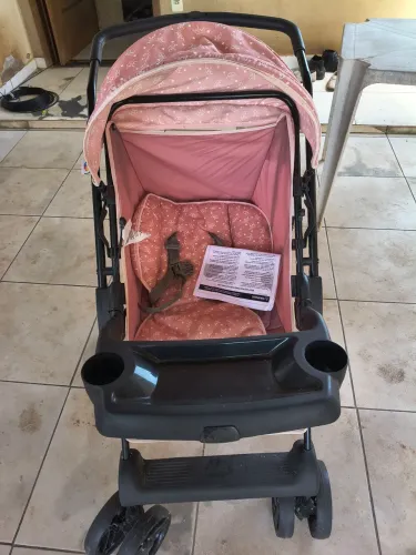 Vendo carrinho de bebê completo e em ótimo estado de conservação, conforme as fotos!