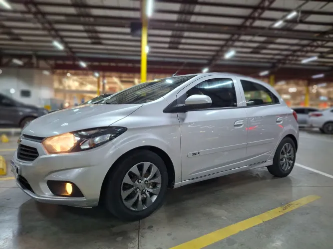 Chevrolet Onix Hatch LT 1.0 8V Flex Mec. 4P 2019