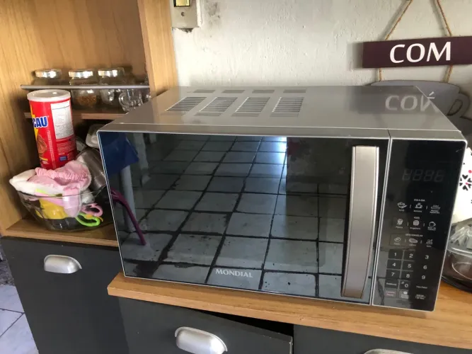 Micro-ondas em ótimo estado - funcionando perfeitamente