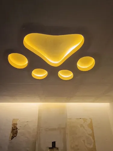 Tudo em gesso e iluminação
