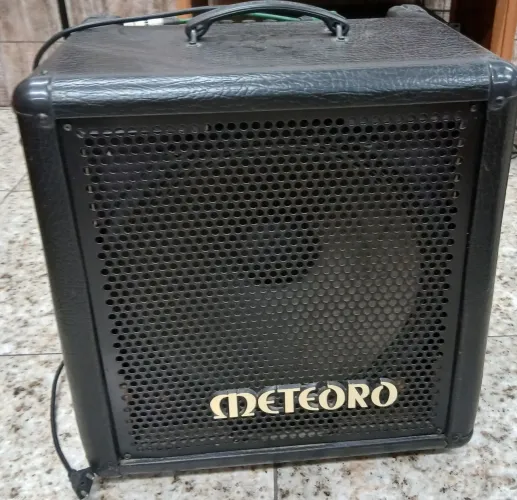 Vendo Amplificador de Contra Baixo Guitarra