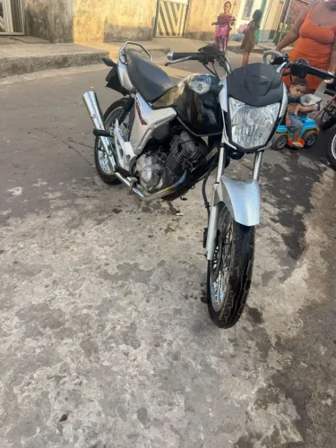 Vendo moto start 160 documento em dias moto em perfeitas condições