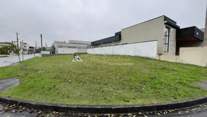 Terreno de 325 m² em Leve Aclive no Condomínio Ouroville - Taubaté | Excelente Localização