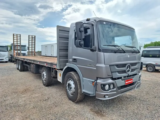 Mercedes-Benz Atego 3030CE 2021/2022 - Prancha de 11 metros.