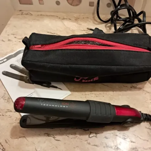Mini Prancha de Cabelos NKS - Bivolt - Ideal para levar em viagens