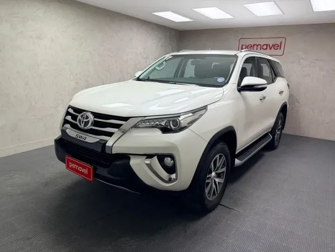 Toyota Hilux SW4 SRX 4X4 2.8 TDI 16V Dies. Aut. 2017