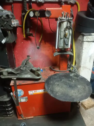 Máquina de tirar e colocar pneus