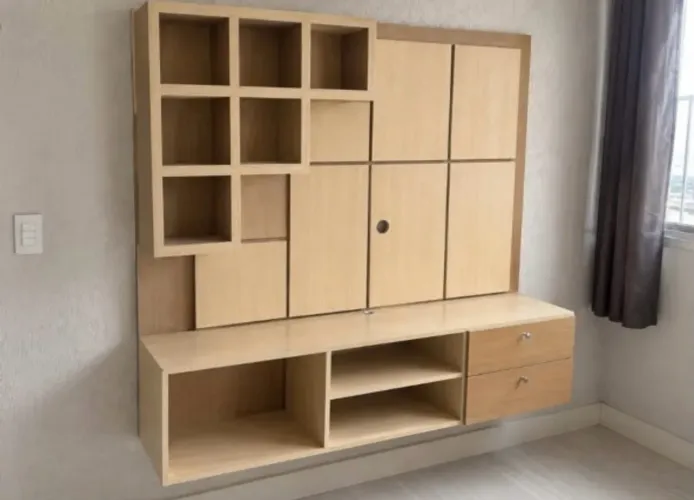 Painel de TV completo em madeira