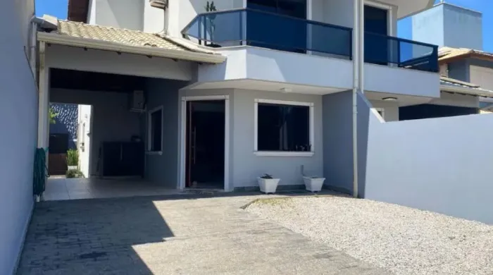 CASA MOBILIADA A POUCOS PASSOS DA PRAIA DO CAMPECHE | 2 SUÍTES | DECK E ESPAÇO GOURMET