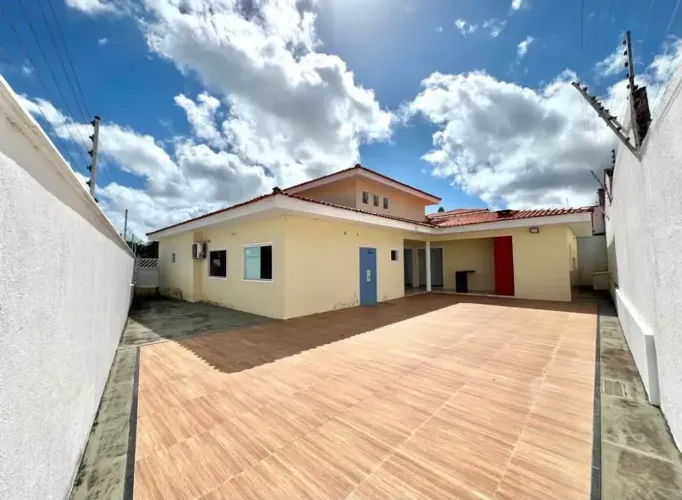 Casa no Condomínio Interlagos Localizada na Av. Mário Andreazza, próxima ao Colégio Litera