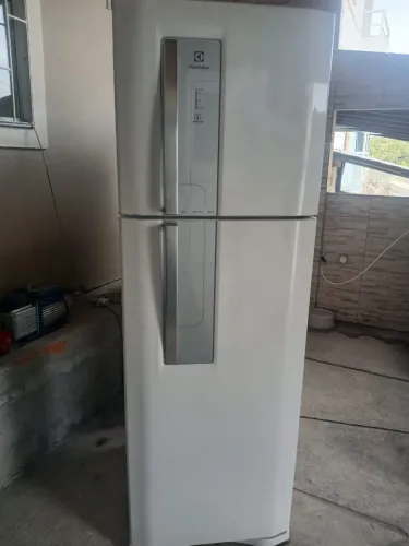 Geladeira Eletrolux 371 litros