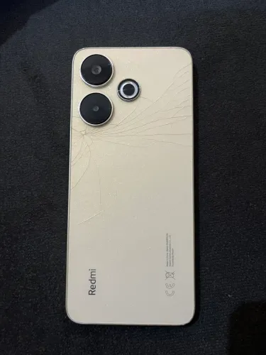 Redmi 13, 256gb celular todo bom, apenas o fundo que está meio trincado
