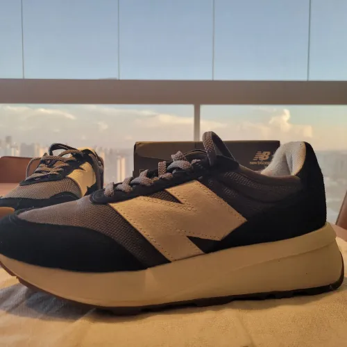 Tênis New Balance cinza tamanho 40