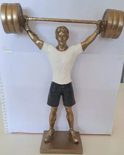 Estatueta de Resina - Decoração Levantamento Peso - usada - leia descrição