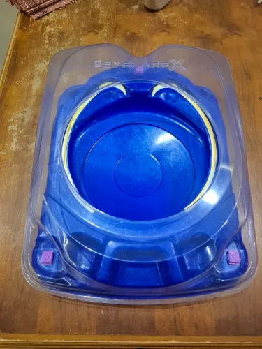 Arena Beyblade X Beystadium drop attack usada