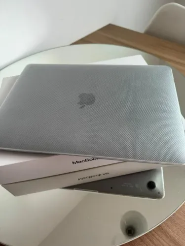 Macbok Air 2020 touch ID, tela 4k retina, i5 completo na caixa novinho sem marcas de uso