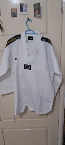 Kimono de taekwondo usado 