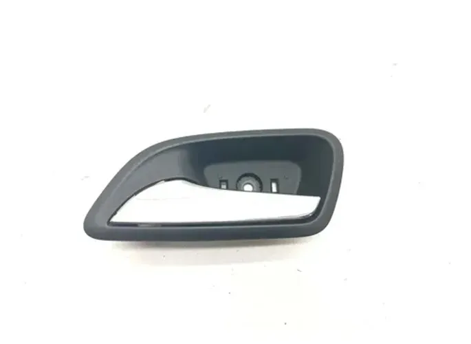 Maçaneta Interna Dianteira Esquerda Chevrolet Cruze 2013 Cromado Dianteira