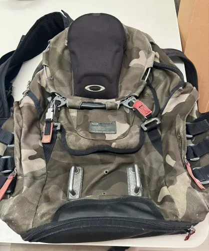 Mochila Oakley original 150 usada