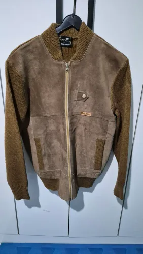 Jaqueta Masculina em Couro Aveludada (Tamanho M) - Super Conservada