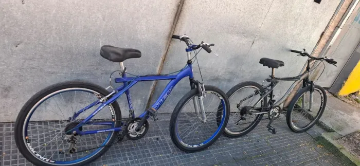 2 bikes totem aro 26 21 marchas câmbio shimano suspensão rodas aero vzan