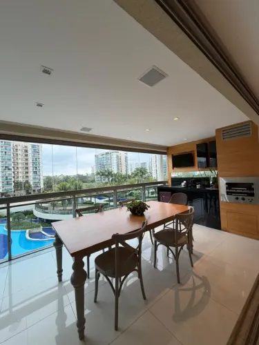Apartamento para venda com 233 metros quadrados com 4 quartos