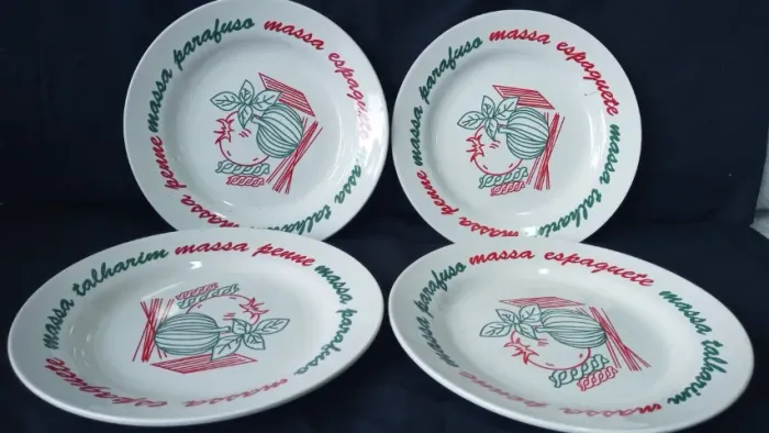 Jogo de 4 Pratos Pasta Italiana em Porcelana todo Original , lindo demais
