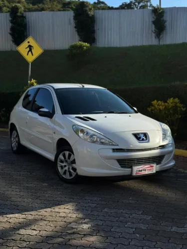 Peugeot 207 XR 1.4 Flex 8V 3P 2012
