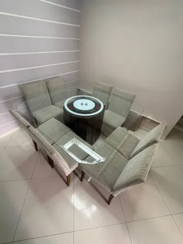 Mesa com 8 cadeiras 