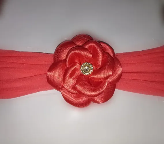 Faixa de Flor de Cetim para Bebê RN