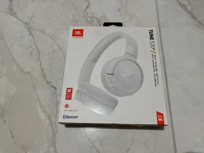 Fone de Ouvido JBL Tune 520BT Bluetooth Branco 57h Bateria - Novo Lacrado
