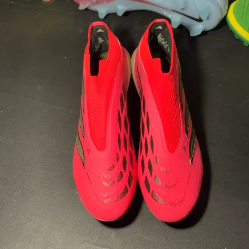 Chuteira Adidas Predator - 41BR