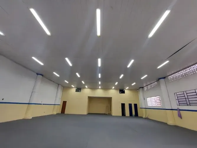 Vendo ou Alugo Galpão/Armazém 300m² Reformado em Avenida na Alvorada