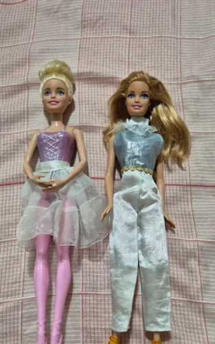 Lote 2 bonecas Barbie usadas