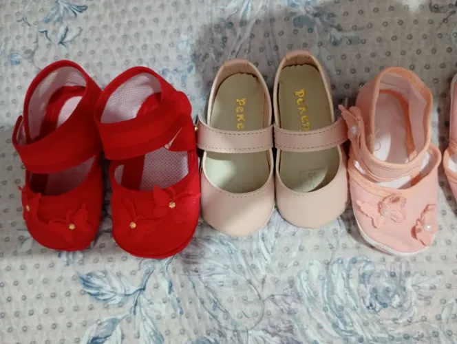 Vendo sandália pra bebê feminina