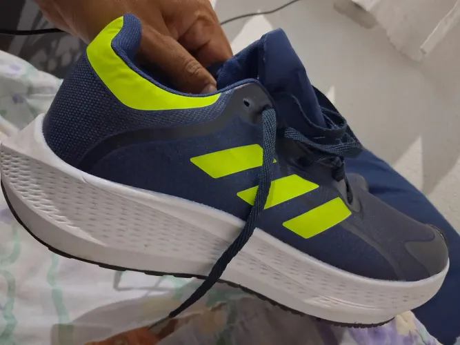 Tênis esportivo corrida ( Não é Adidas )