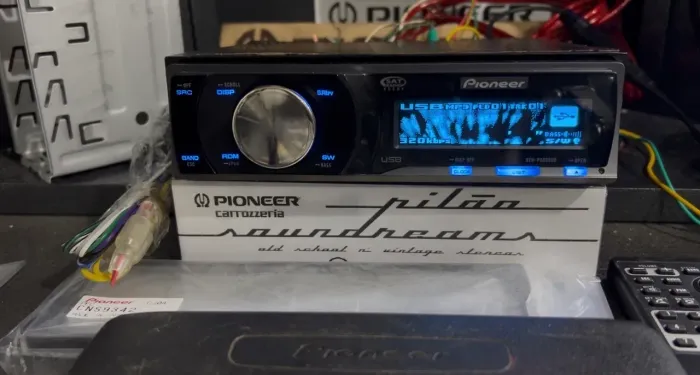 Rádio Pioneer Golfinho DEH P6000UB com Bluetooth 