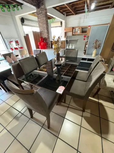 Mesa de jantar com 6 cadeiras